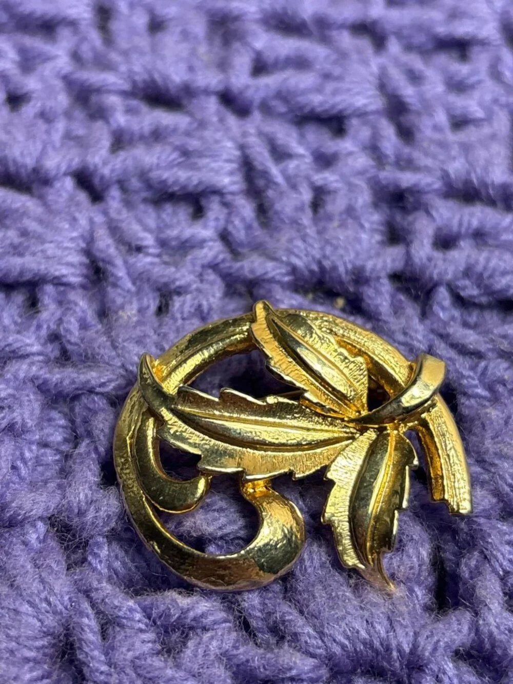 Vintage Goldtone Leaf Brooch Pin Swirl 1.75 inches